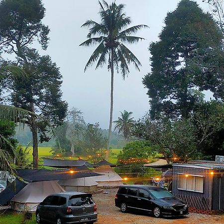 Tanah Merah Glamping Village Kuala Kangsar Exteriör bild