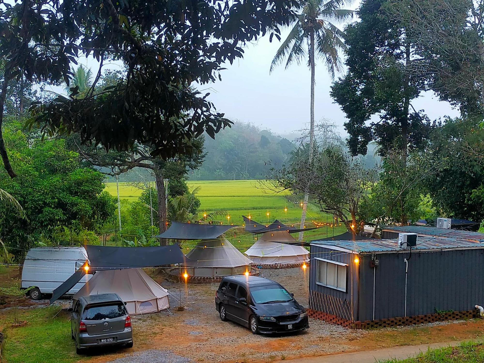 Tanah Merah Glamping Village Kuala Kangsar Exteriör bild