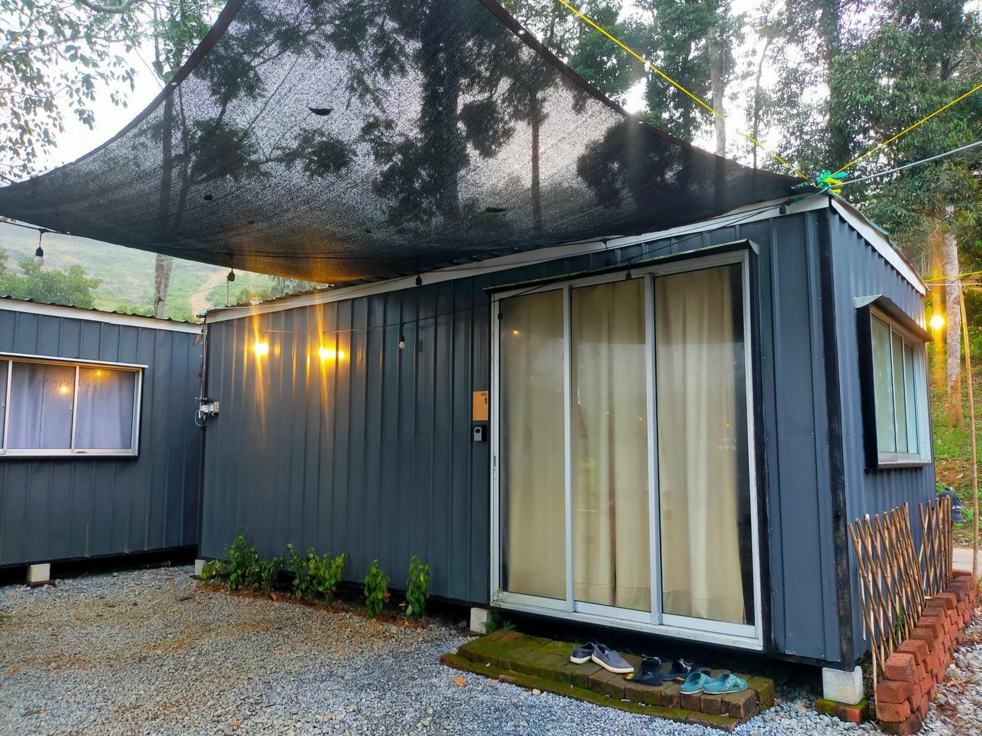 Tanah Merah Glamping Village Kuala Kangsar Exteriör bild