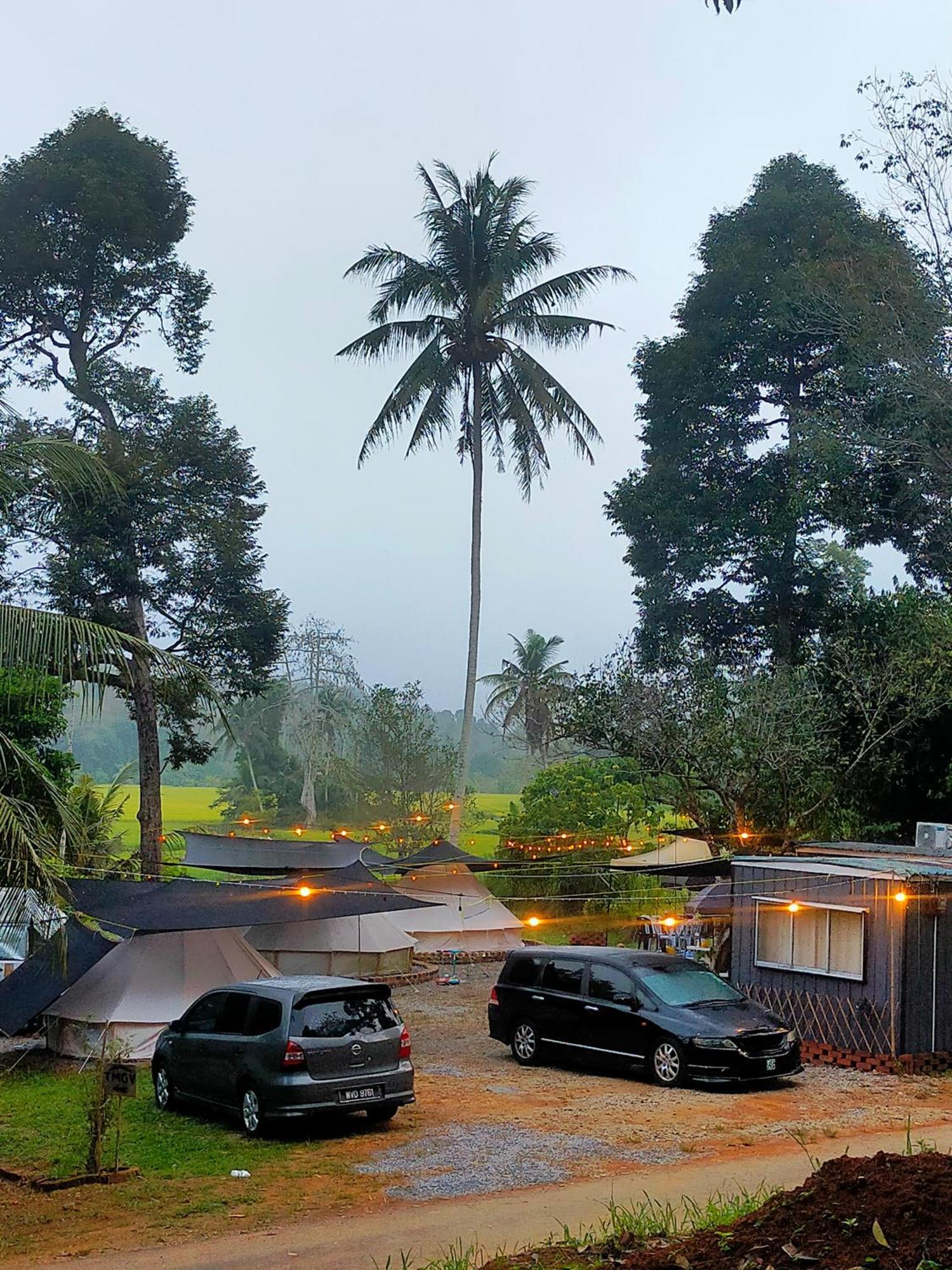 Tanah Merah Glamping Village Kuala Kangsar Exteriör bild