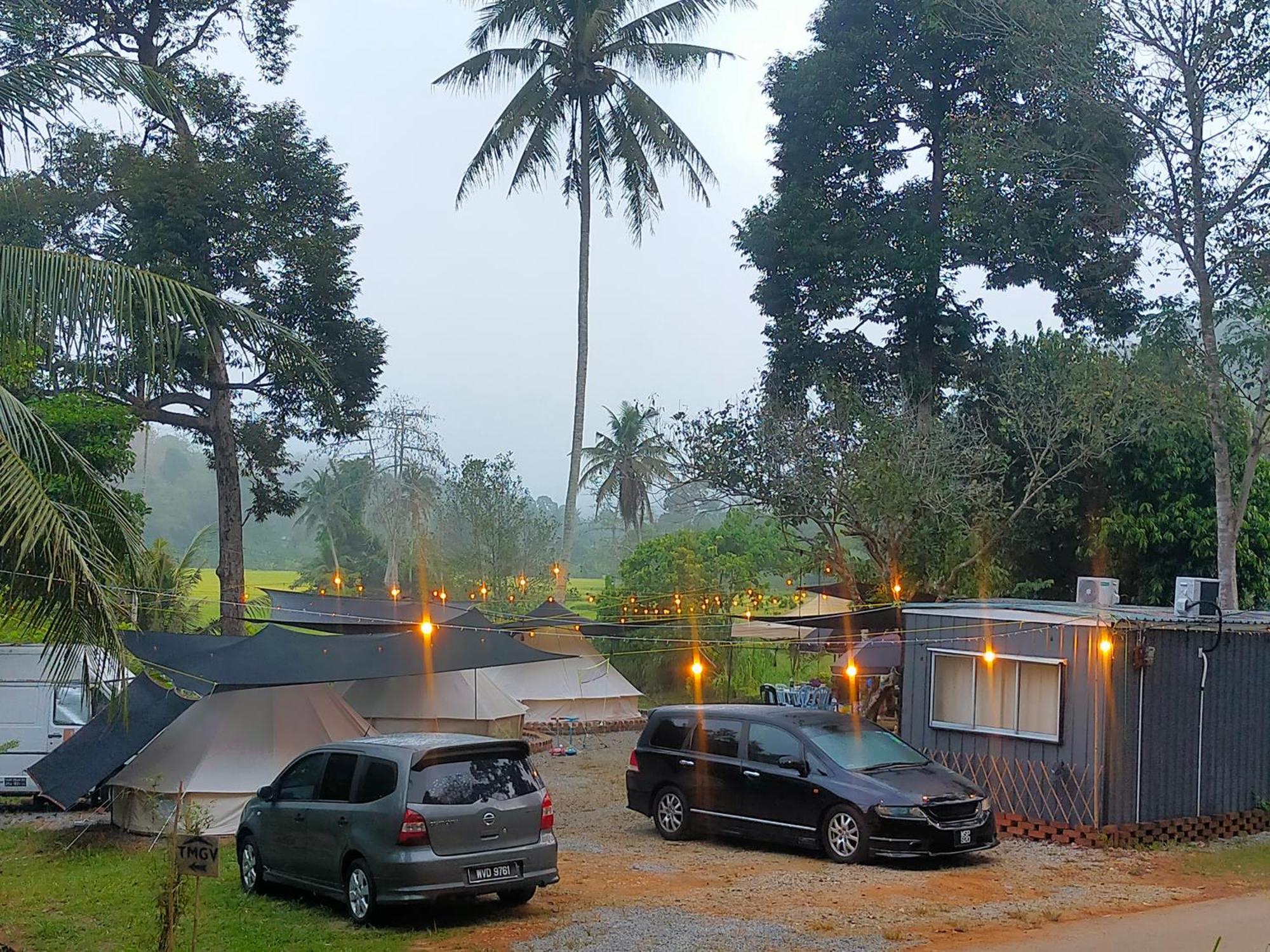 Tanah Merah Glamping Village Kuala Kangsar Exteriör bild