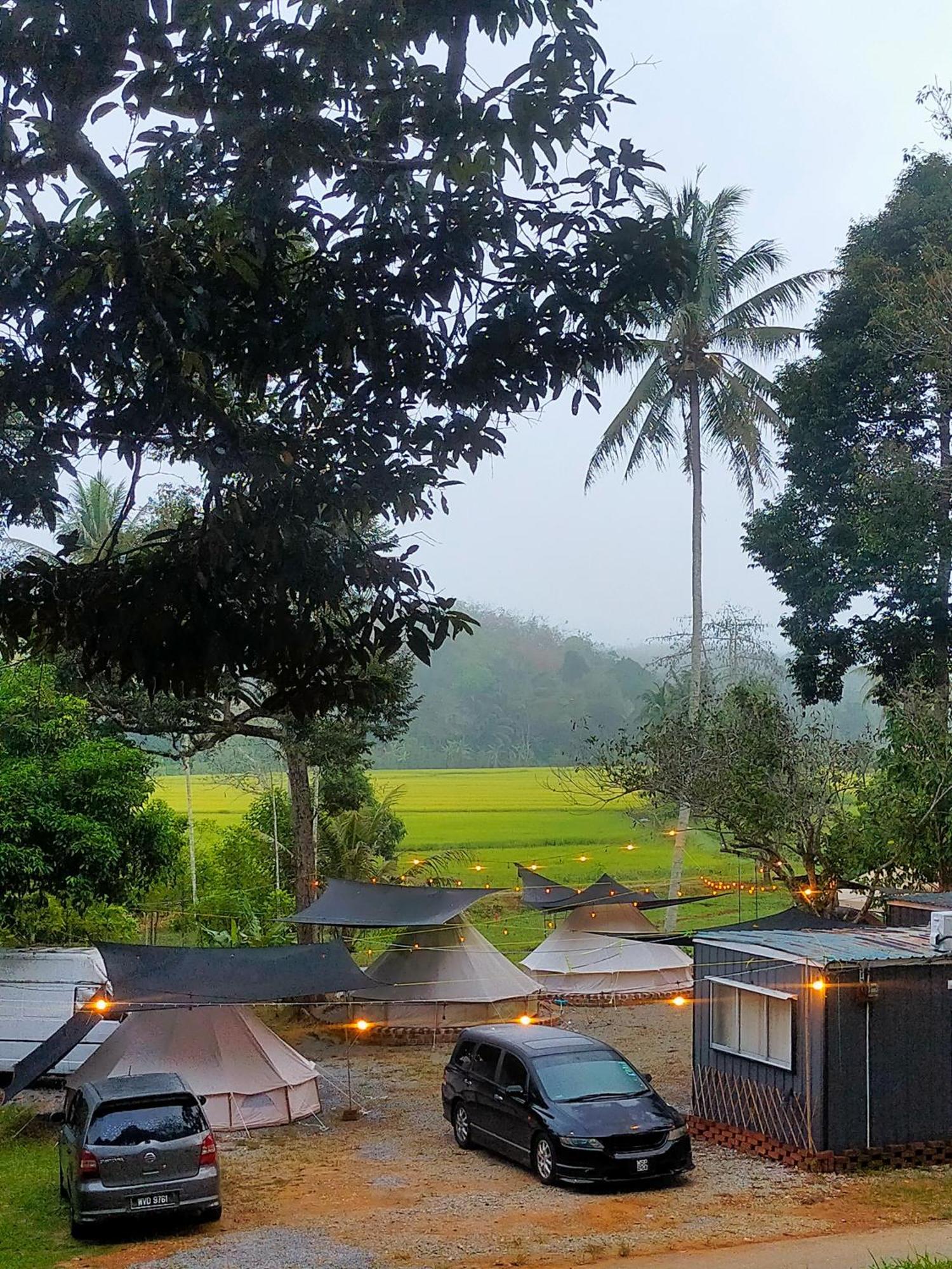 Tanah Merah Glamping Village Kuala Kangsar Exteriör bild