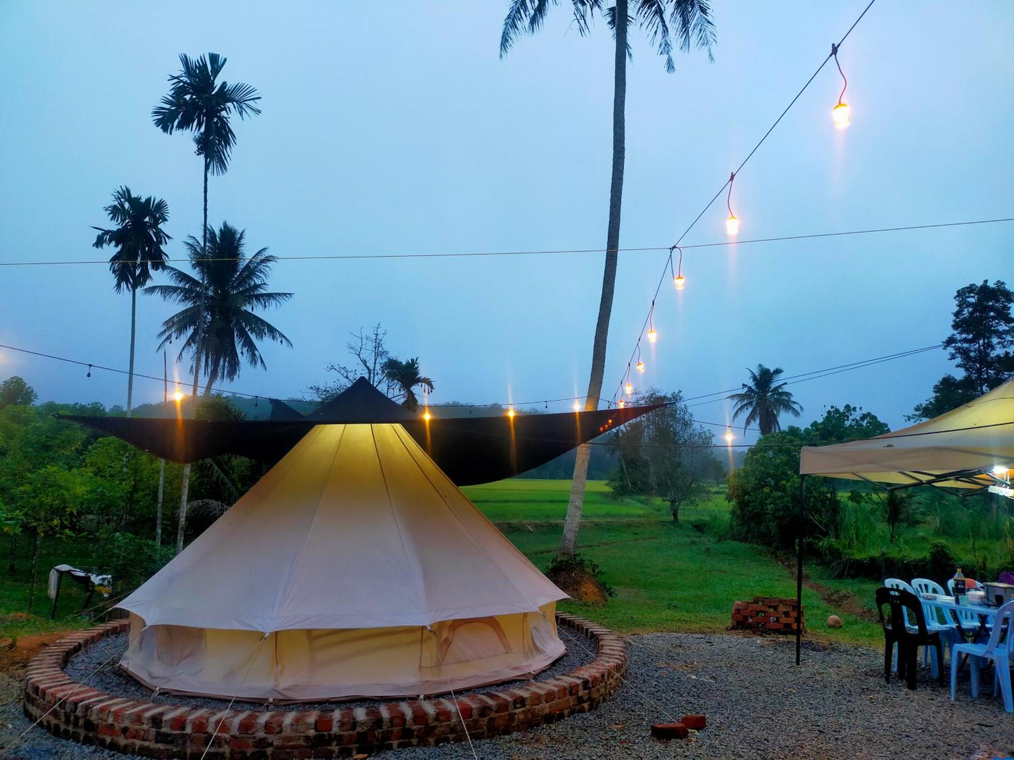 Tanah Merah Glamping Village Kuala Kangsar Exteriör bild
