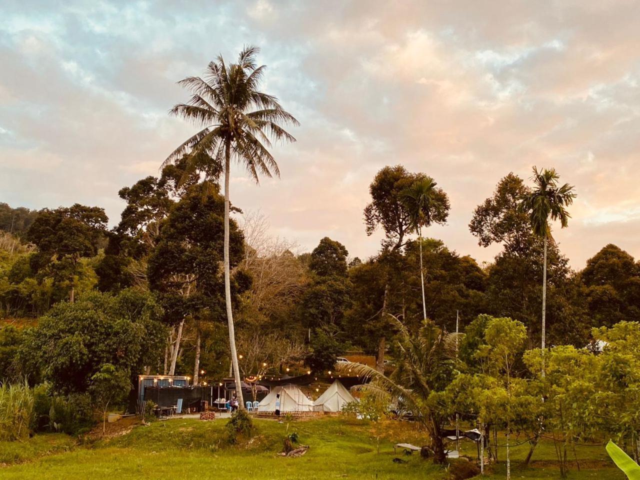 Tanah Merah Glamping Village Kuala Kangsar Exteriör bild