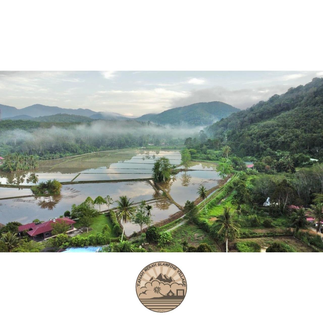 Tanah Merah Glamping Village Kuala Kangsar Exteriör bild